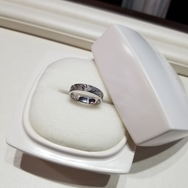 【俄(にわか)の口コミ】 他の人とは被らない和のデザインが気に入り、決めました。
着け心地もよく…