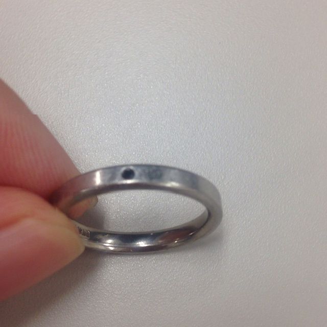 【俄(にわか)の口コミ】 形はシンプルですが、細すぎることなく着けた時の存在感を感じるところが…