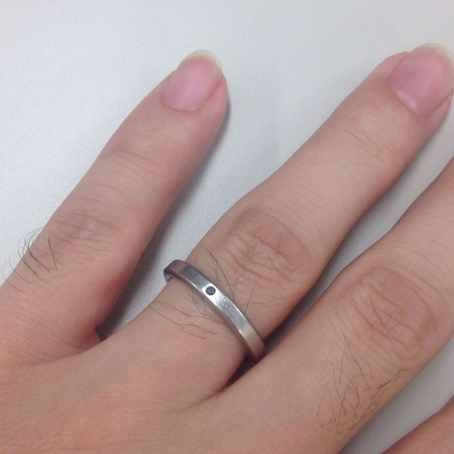 【俄(にわか)の口コミ】 形はシンプルですが、細すぎることなく着けた時の存在感を感じるところが…