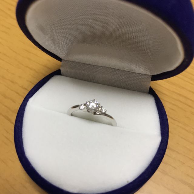 【GALA JEWELRY(ガラジュエリー)の口コミ】 彼の選んだダイアに合わせて購入。普段使いしたかったので、台座の低いタ…