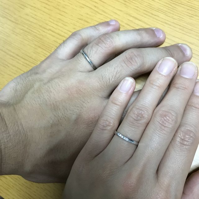 【GALA JEWELRY(ガラジュエリー)の口コミ】 婚約指輪を購入した店舗で同時に結婚指輪も購入。
決算時期で半額となって…