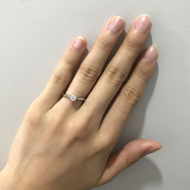 【ギンザタナカブライダル(GINZA TANAKA BRIDAL)の口コミ】 ストレートタイプでも少しデザインが入った物がほしく、色々なデザインの…