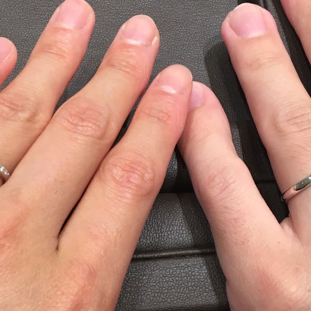 【アイプリモ(I-PRIMO)の口コミ】 両サイドにダイヤモンドがあって、中心がねじれてるとてもオシャレな指輪…