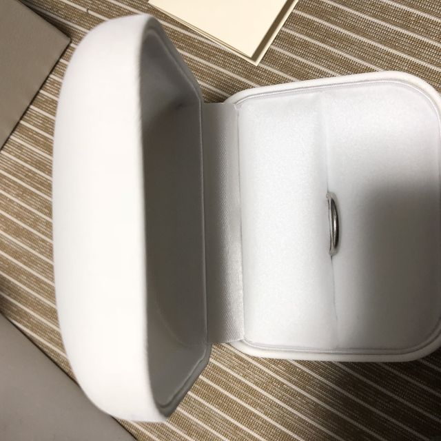 【PROOF OF GUILD(プルーフオブギルド)の口コミ】 毎日着ける結婚指輪はとにかくシンプルなものを探していました。
自分の指…