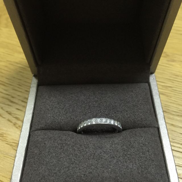 【ショーメ(CHAUMET)の口コミ】 指が太く、短い私でも付けたときにきれいに見えたのが一番の決め手です。
…