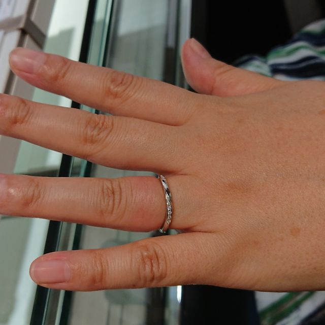 【アイプリモ(I-PRIMO)の口コミ】 細身のウェーブでダイヤがついたシンプルな物を探していました。
他のブラ…