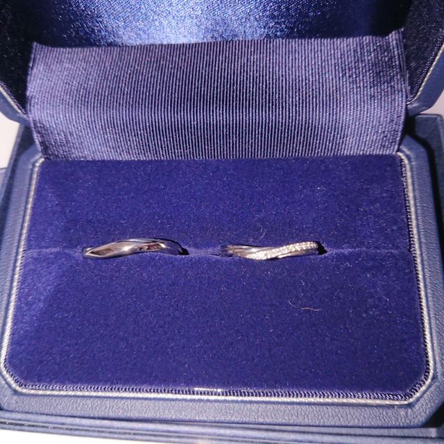 【銀座ダイヤモンドシライシの口コミ】 細身でウェーブのダイヤがついたシンプルな物を探していました。
銀座ダイ…