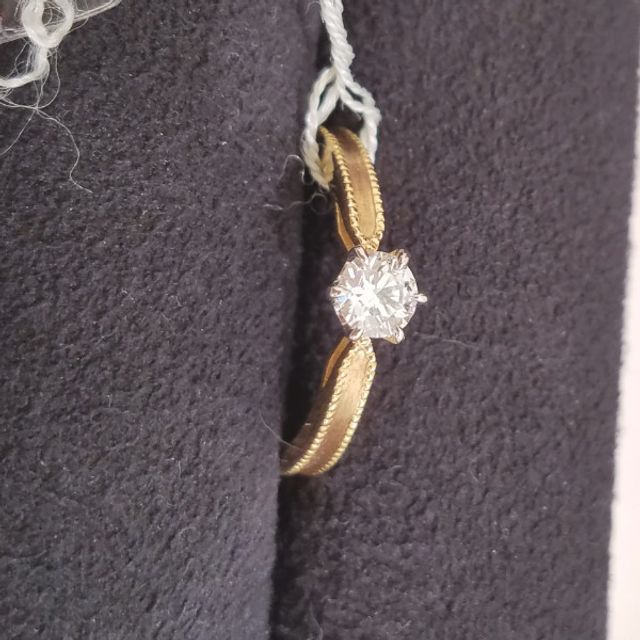 【ENUOVE(イノーヴェ)の口コミ】 繊細な細工としっかりとした存在感、そして指に馴染む感じが決め手です。…