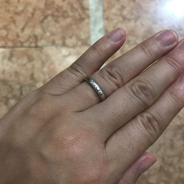 【ティファニー(Tiffany & Co.)の口コミ】 婚約指輪を貰わなかったので、結婚指輪はダイヤがついてるのが欲しいと思…