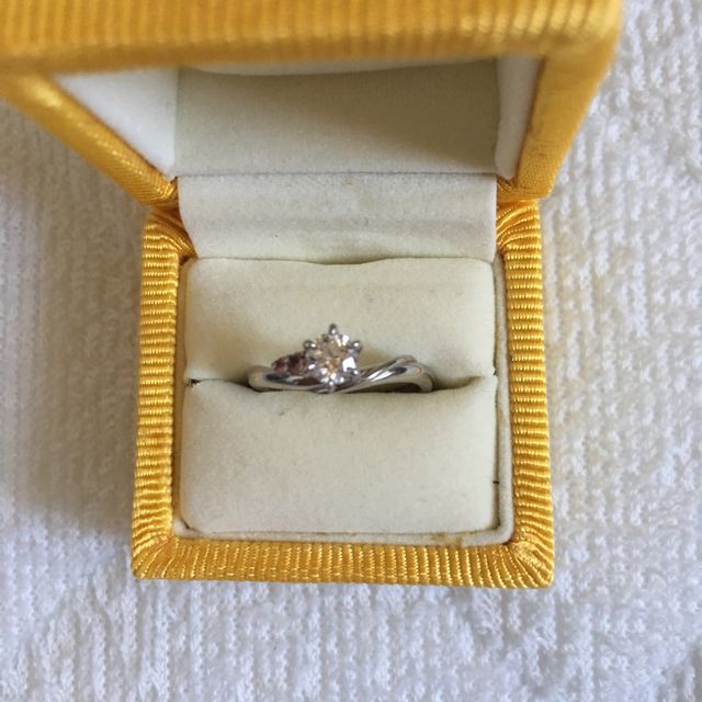 【ケイウノ ブライダル(K.UNO BRIDAL)の口コミ】 ダイヤからオーダーメイドできたところです。趣味が楽器演奏なので指輪の…