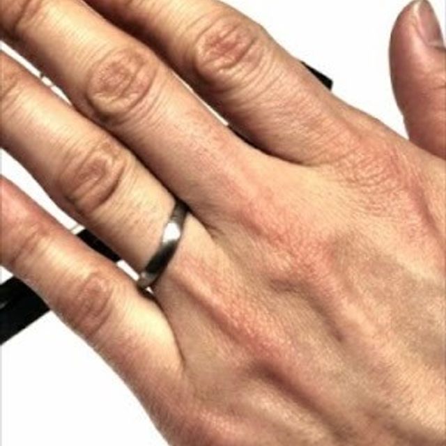 【俄(にわか)の口コミ】 肌馴染みの良さそうなゴールドの結婚指輪を探していました。店員さんに俄…