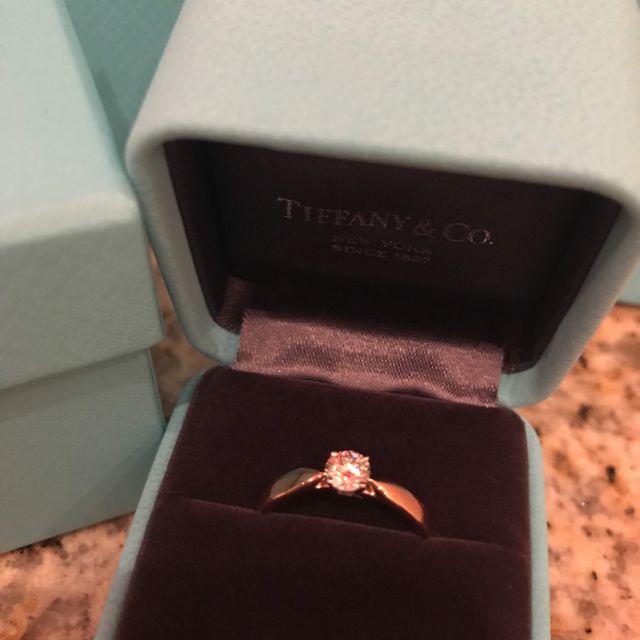 【ティファニー(Tiffany & Co.)の口コミ】 結婚が決まり、婚約指輪を買ってくれるときいて、2人で色々見て回りました…