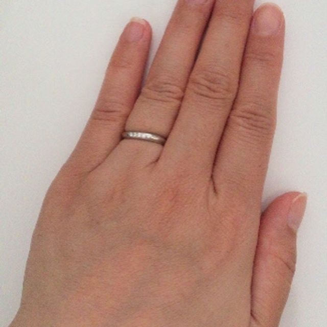 【L'or(ロル)の口コミ】 緩やかなカーブが指をキレイに見せてくれますし、シンプルだけど５つのダ…