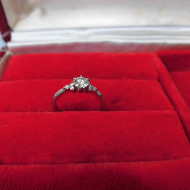 【ジュエリーツツミ(JEWELRY TSUTSUMI)の口コミ】 指輪の取り外しをするときに指にひっかからずスムーズなところが気にいっ…