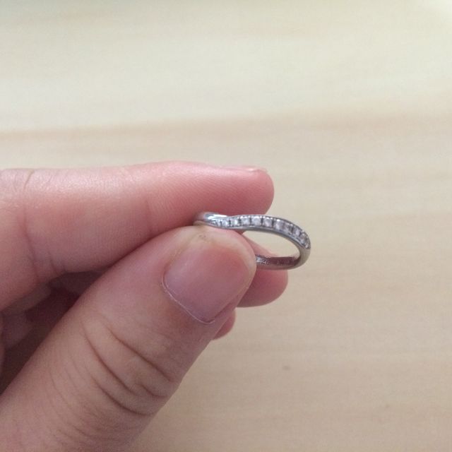 【エクセルコダイヤモンド(EXELCO DIAMOND)の口コミ】 派手さはなくよく手になじみますが、いくつか石がついているのでおしゃれ…