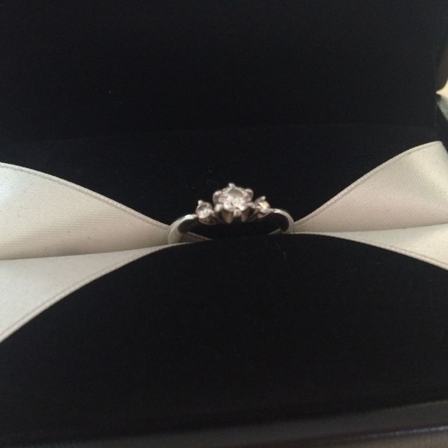 【エクセルコダイヤモンド(EXELCO DIAMOND)の口コミ】 まずはじめにダイヤモンドの大きさを決めました。身の丈にあった大きさに…