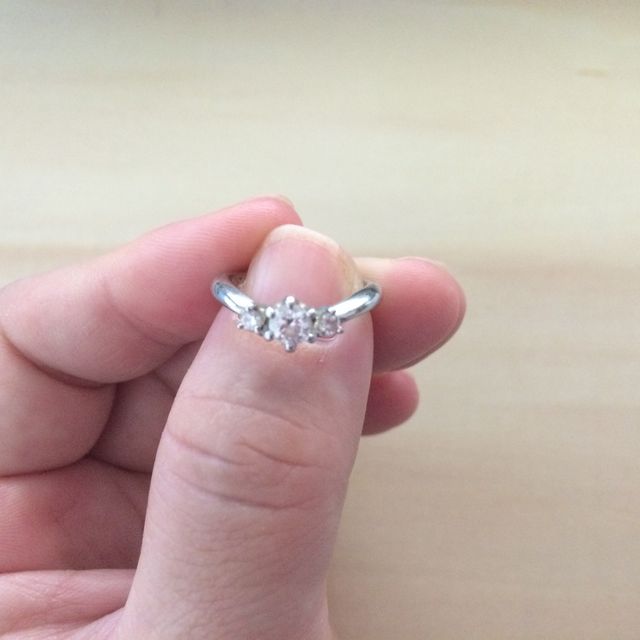 【エクセルコダイヤモンド(EXELCO DIAMOND)の口コミ】 まずはじめにダイヤモンドの大きさを決めました。身の丈にあった大きさに…