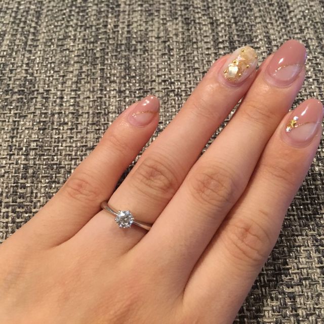 【銀座ダイヤモンドシライシの口コミ】 一言で言うと、しっくりきたからです。シンプルな一粒ダイヤを希望をして…