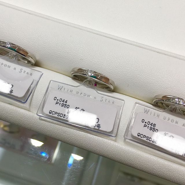 【festaria bijou SOPHIA(フェスタリア ビジュソフィア)の口コミ】 メインのダイヤモンドを専用のスコープで覗くと星のカッティングが見える…