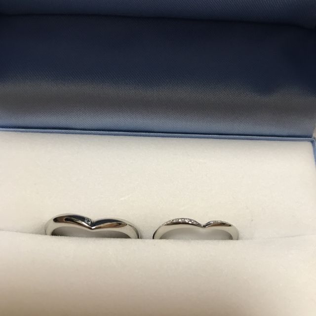 【GALA JEWELRY(ガラジュエリー)の口コミ】 婚約指輪と重ね付けできるデザインにしました。重ねなくても存在感のある…