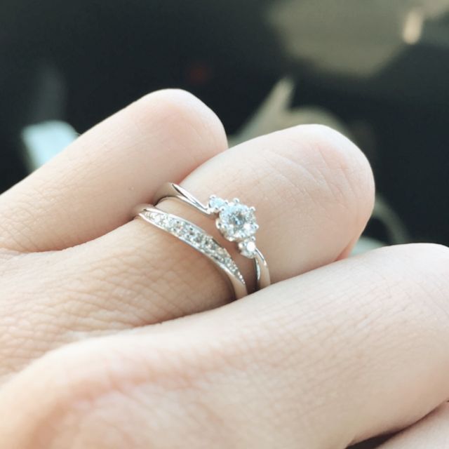 【HOSHI no SUNA 星の砂(ほしのすな)の口コミ】 一番は着け心地です。旦那も私も指輪を普段つける事があまりないため、ず…