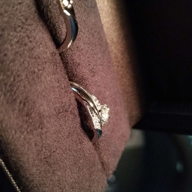 【ラザール ダイヤモンド(LAZARE DIAMOND)の口コミ】 ダイヤモンドのキラキラ感。
今まで気にもとめなかった、ダイヤモンドの価…