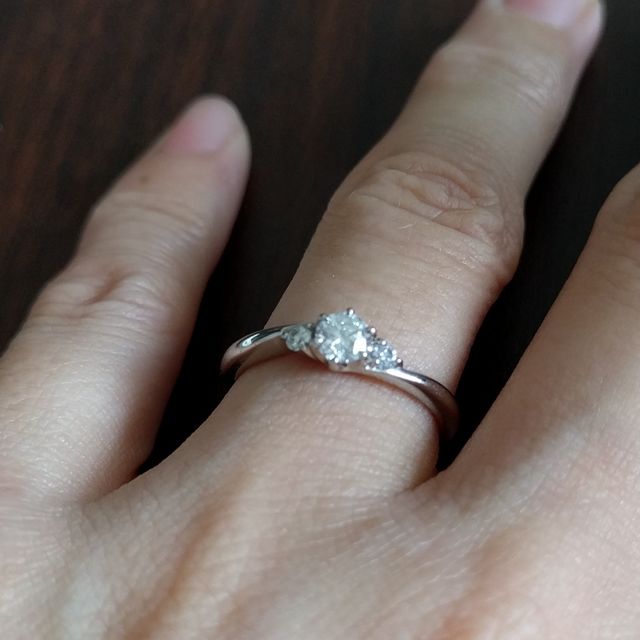 【ラザール ダイヤモンド(LAZARE DIAMOND)の口コミ】 夫がサプライズで指輪を選んでくれて、サイズだけ測りにいきました。ダイ…