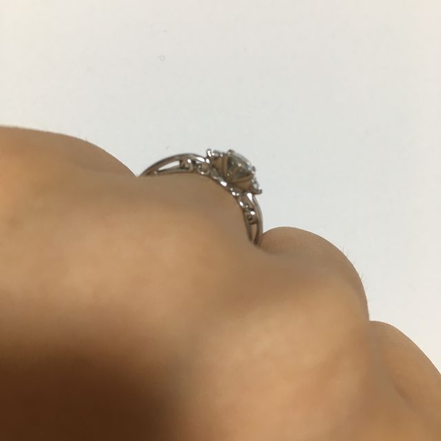 【GALA JEWELRY(ガラジュエリー)の口コミ】 サイドからみたデザインに一目惚れしたのを見に行きました。
ゼクシィなど…