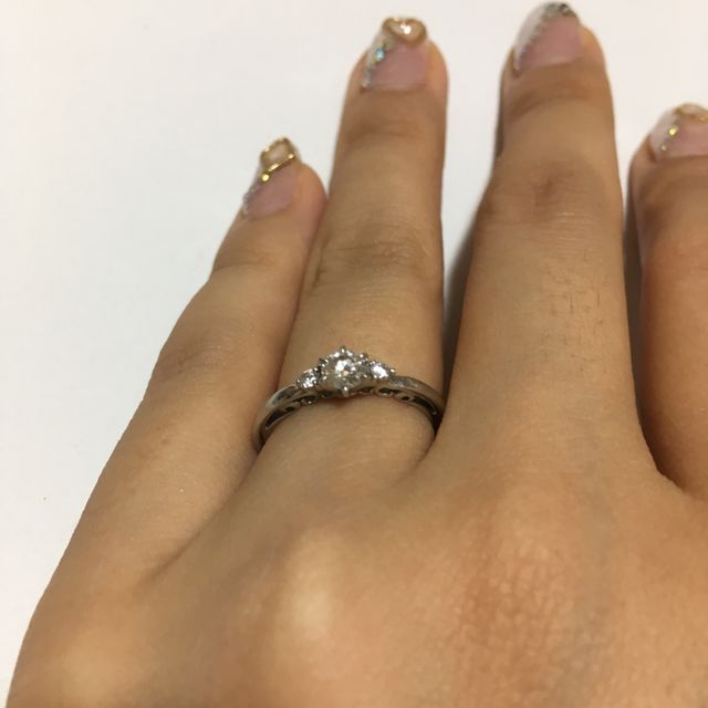 【GALA JEWELRY(ガラジュエリー)の口コミ】 サイドからみたデザインに一目惚れしたのを見に行きました。
ゼクシィなど…