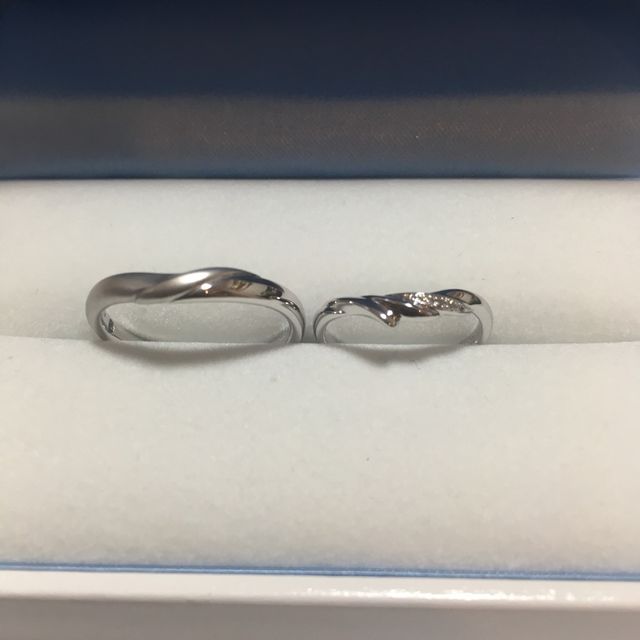 【GALA JEWELRY(ガラジュエリー)の口コミ】 デザインと価格から
ネットで見て、気に入っていました。
そこで婚約指輪…