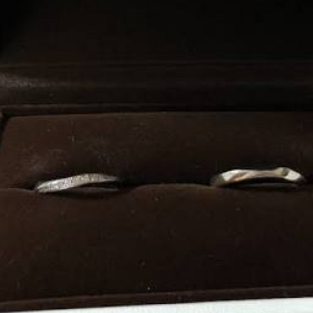 【アイプリモ(I-PRIMO)の口コミ】 二人とも指がふっくらしている為、カーブがかかったこのデザインは指がと…