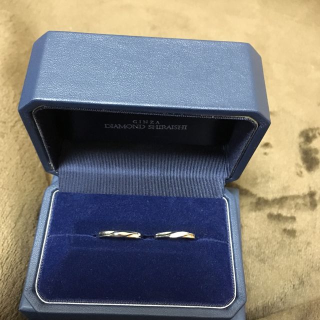 【銀座ダイヤモンドシライシの口コミ】 ストレートタイプで斜めにラインが入っているものを探してました。
どのリ…