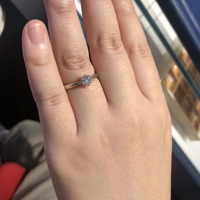 【銀座ダイヤモンドシライシの口コミ】 たまたま0.36カラットダイヤが入荷したとのことでダイヤを見せてもらい、…