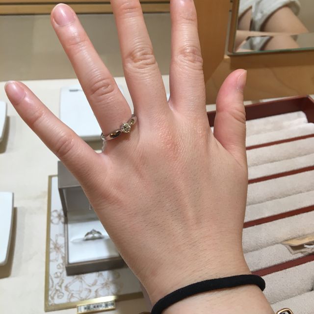 【ブルガリ(BVLGARI)の口コミ】 トルチェッロ型のデザインを探し、大手ブランド含む複数比較しましたが、…