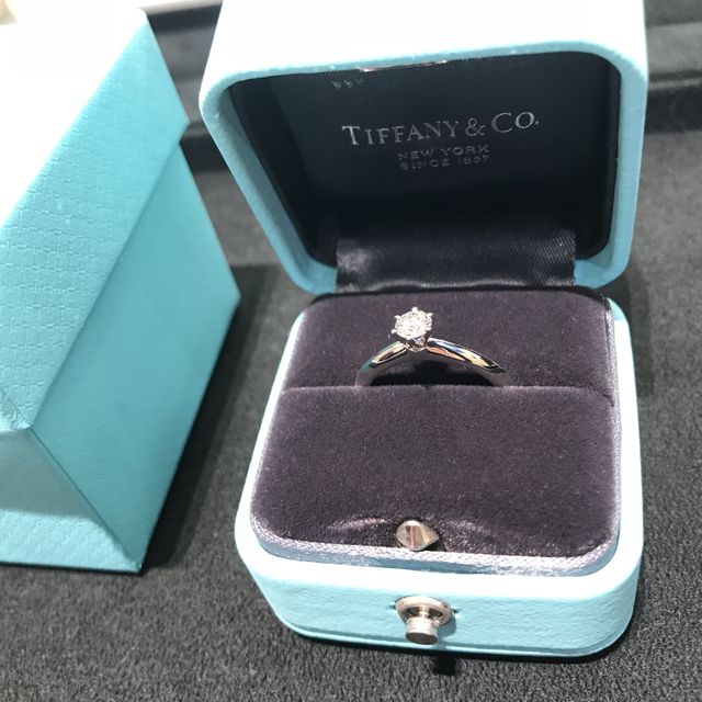 【ティファニー(Tiffany & Co.)の口コミ】 セッティングの美しさに惹かれて決めました。ダイヤがなかなか決められず…