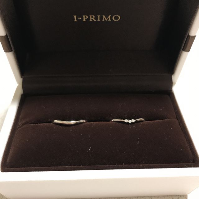【アイプリモ(I-PRIMO)の口コミ】 婚約指輪と重ねてつけたくてダイヤを引き立てながらも結婚指輪だけでつけ…