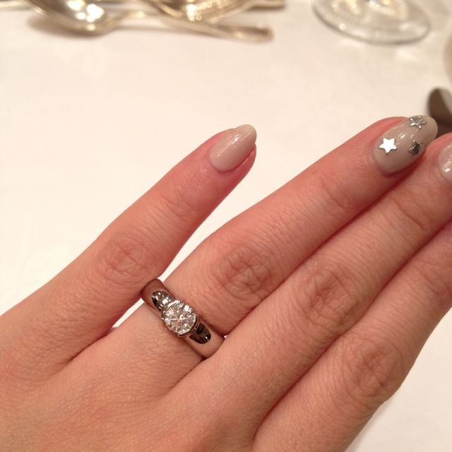 【ティファニー(Tiffany & Co.)の口コミ】 まず、婚約指輪は一生ものなので世界共通のあこがれのブランドであるティ…