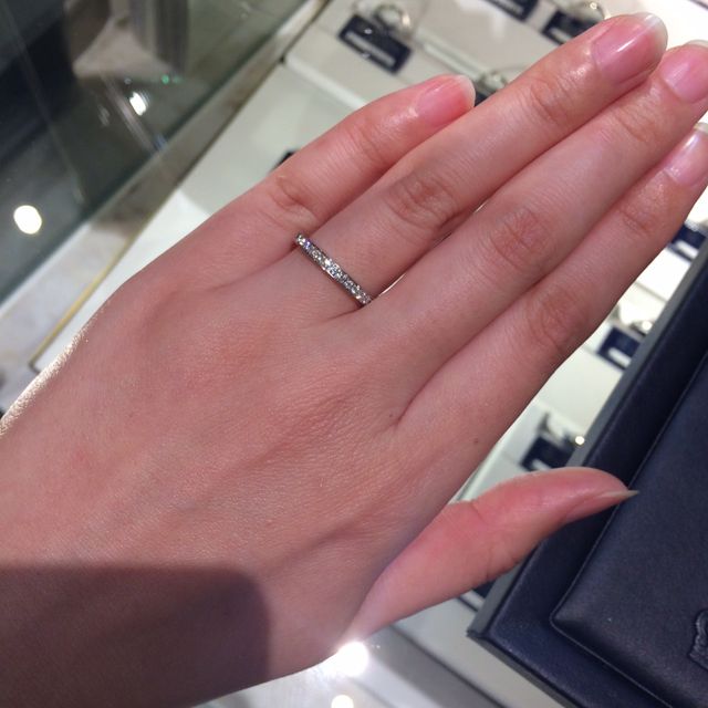 【ROYAL ASSCHER(ロイヤル・アッシャー)の口コミ】 ロイヤルアッシャーでこのハーフエタニティのリングをつけた時、華やかな…