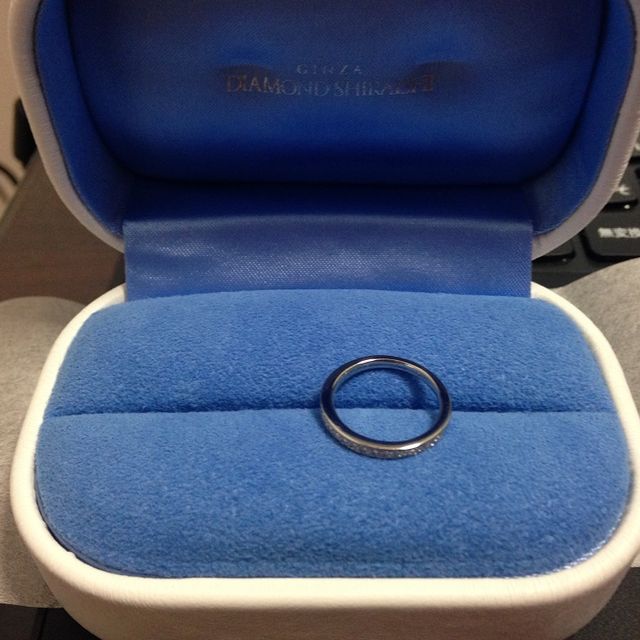 【銀座ダイヤモンドシライシの口コミ】 細目のハーフエタニティで、婚約指輪と重ねても綺麗につけることができる…