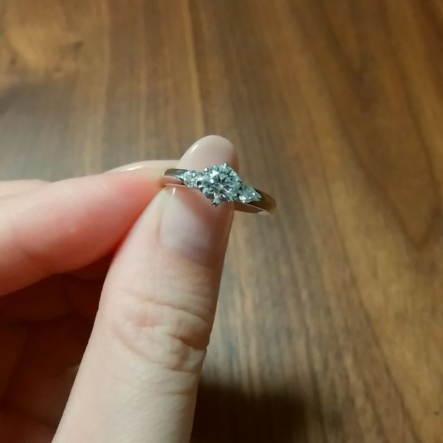 【ラザール ダイヤモンド(LAZARE DIAMOND)の口コミ】 指輪の決め手はダイヤモンドの輝きです。他社と比べても圧倒的に美しかっ…
