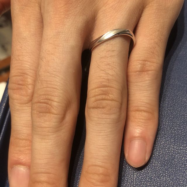 【銀座ダイヤモンドシライシの口コミ】 夫がつける指輪を探してて、ツヤ消しがあるデザインで素敵だなと思いつけ…