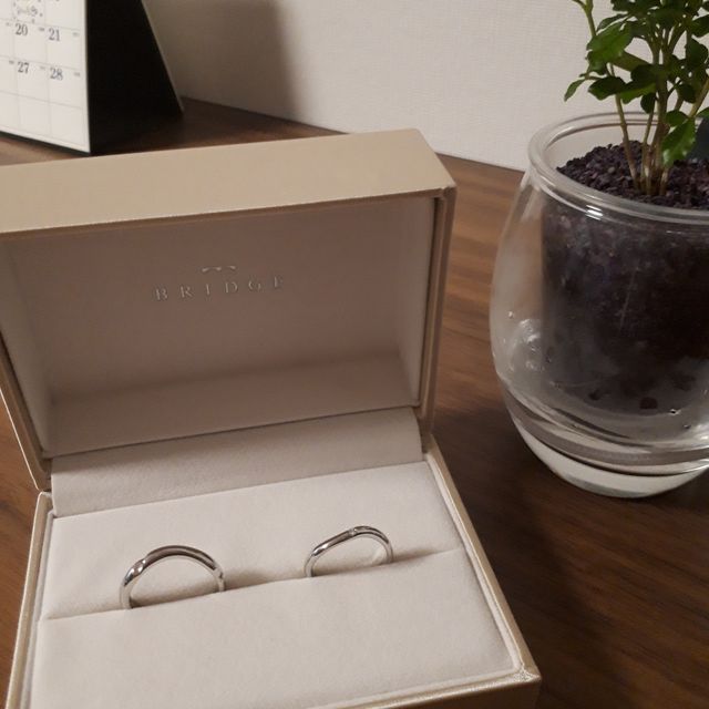 【BRIDGE(ブリッジ)の口コミ】 色や形、宝石がたくさん付いてるほうがいいかなど、あまり自分の好みがハ…