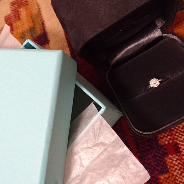 【ティファニー(Tiffany & Co.)の口コミ】 ダイヤが大きい物を所望しました。指が短く小さく丸いので、ゴツい外資系…