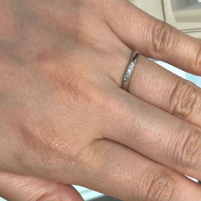 【A・D・A(エー・ディー・エー)の口コミ】 実際に試着した時に指にフィットしたことや指がきれいに見えるラインの幅…