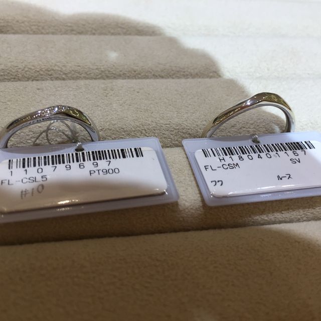 【TRECENTI(トレセンテ)の口コミ】 ダイヤモンドが、細かく入っており、シンプルなデザインを探していたので…