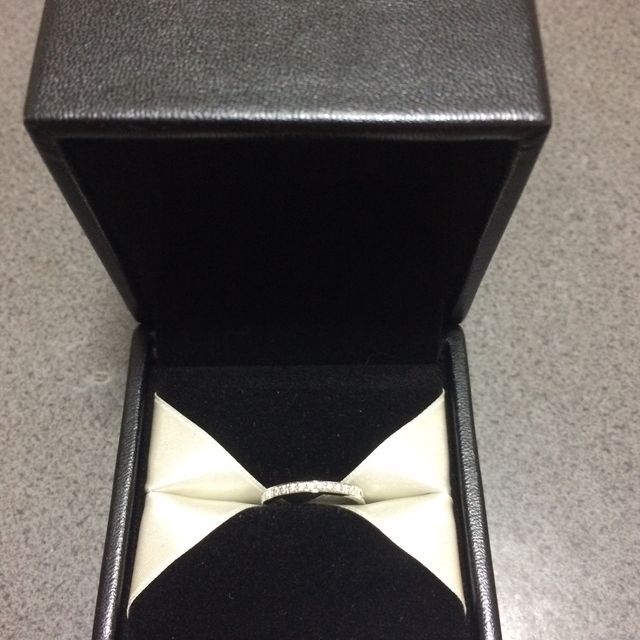 【エクセルコダイヤモンド(EXELCO DIAMOND)の口コミ】 もともとハーフエタニティリングを探していました。普段の生活でも使用で…