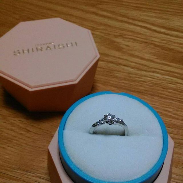 【銀座ダイヤモンドシライシの口コミ】 王道のデザインで、派手すぎず奇抜すぎず、一生身に着けていられる指輪で…