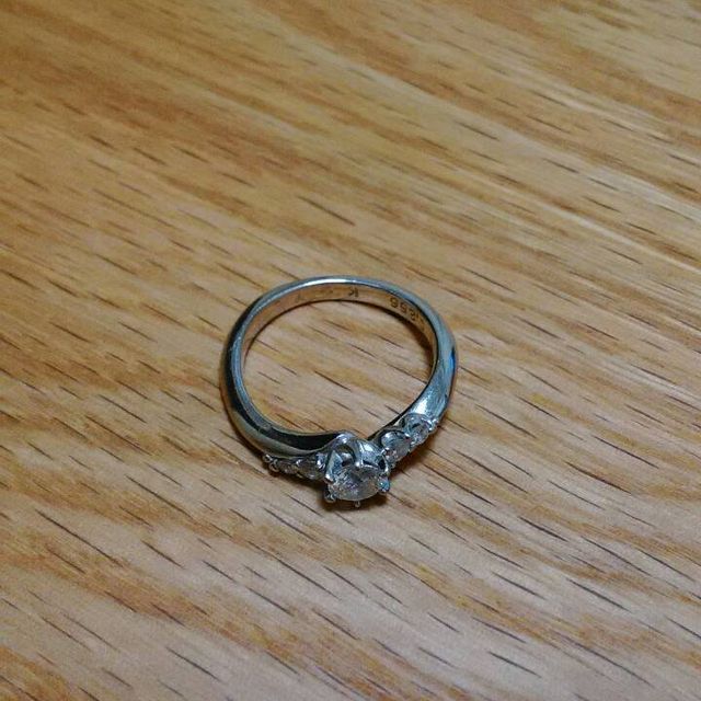 【銀座ダイヤモンドシライシの口コミ】 王道のデザインで、派手すぎず奇抜すぎず、一生身に着けていられる指輪で…