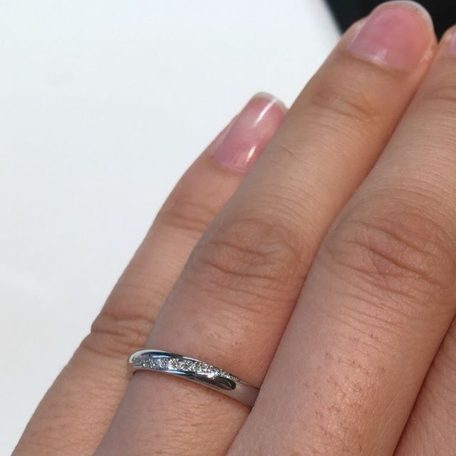 【BRILLIANCE+(ブリリアンスプラス)の口コミ】 指がきれいにみえるデザインをと探しており、当初は動きがあるものを探し…