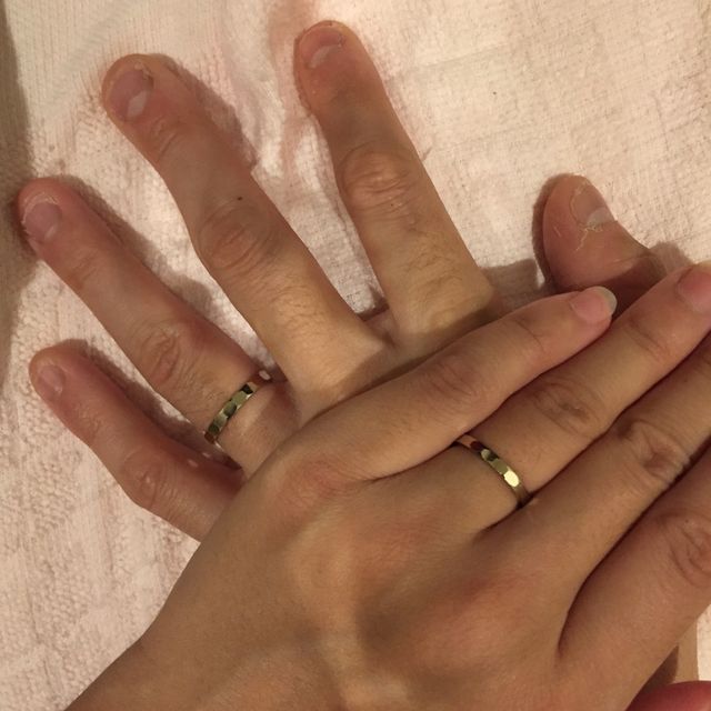 【銀座ダイヤモンドシライシの口コミ】 一目見て、2人揃っていいね、となった色とデザイン、また予算内の価格が決…